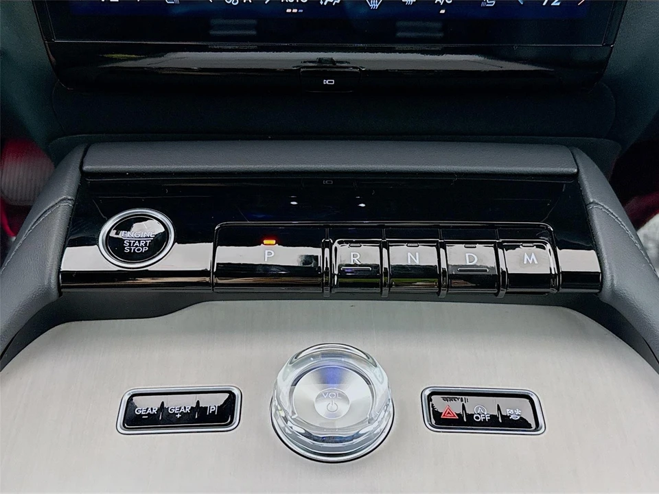 2025 Lincoln Navigator 4th Gen - Image 17 of 21