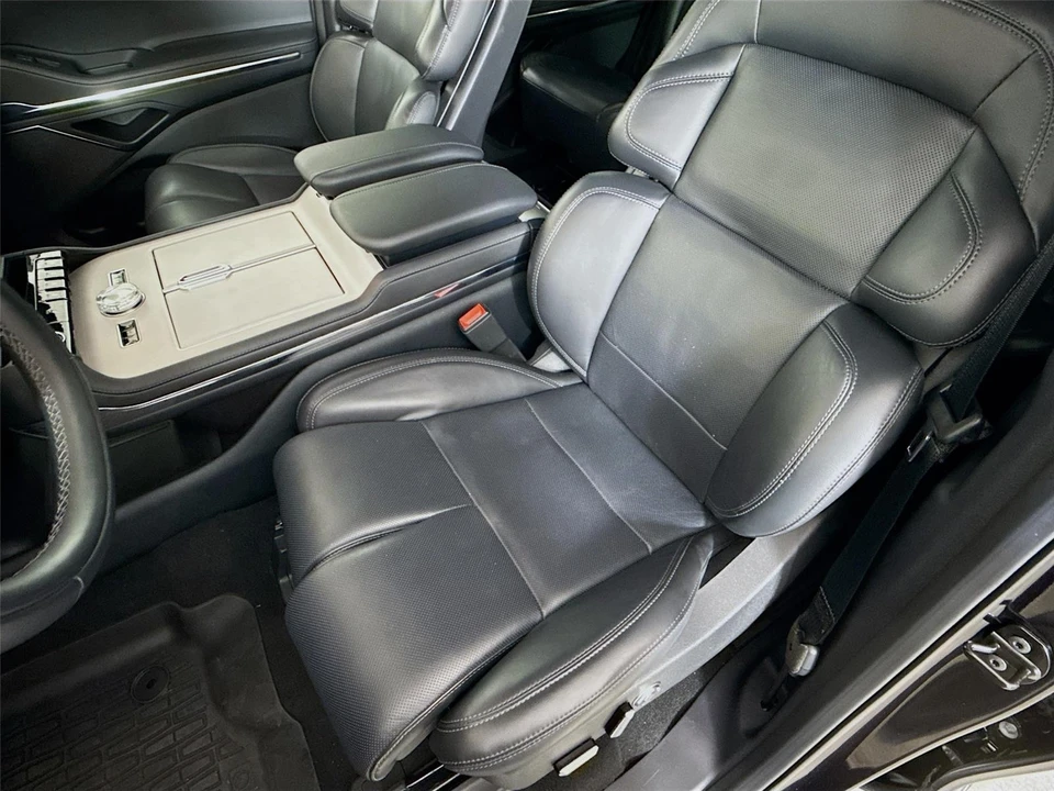 2025 Lincoln Navigator 4th Gen - Image 12 of 15
