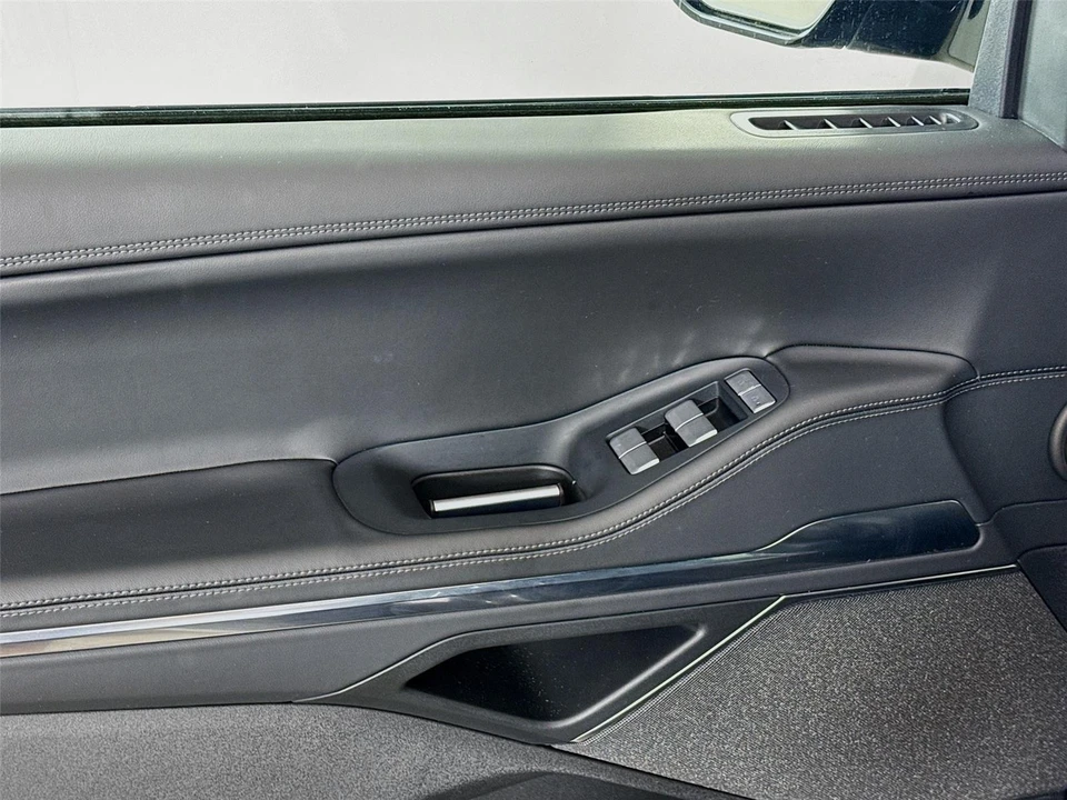 2025 Lincoln Navigator 4th Gen - Image 18 of 21