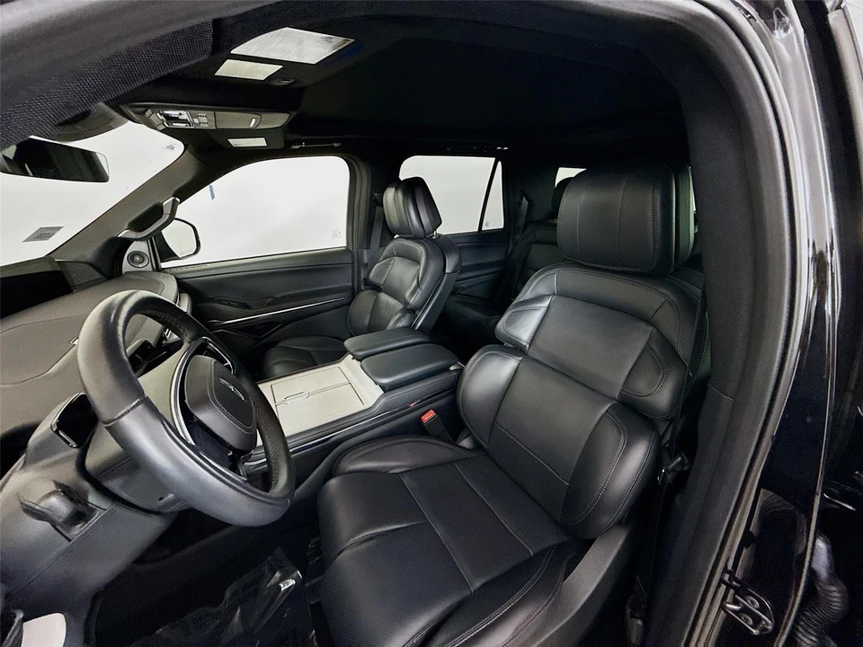 2025 Lincoln Navigator 4th Gen - Image 20 of 21