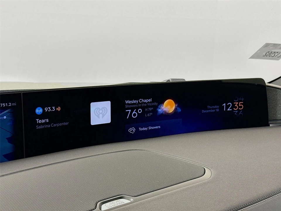 2025 Lincoln Navigator 4th Gen - Image 15 of 21