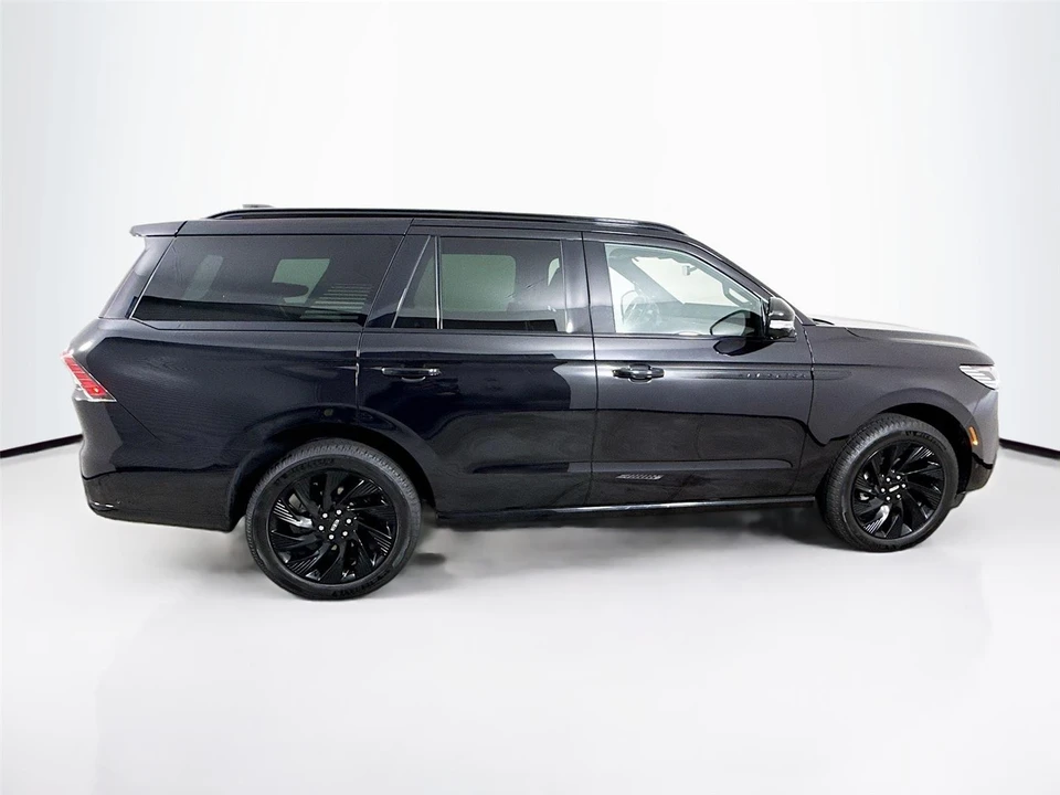 2025 Lincoln Navigator 4th Gen - Image 8 of 21