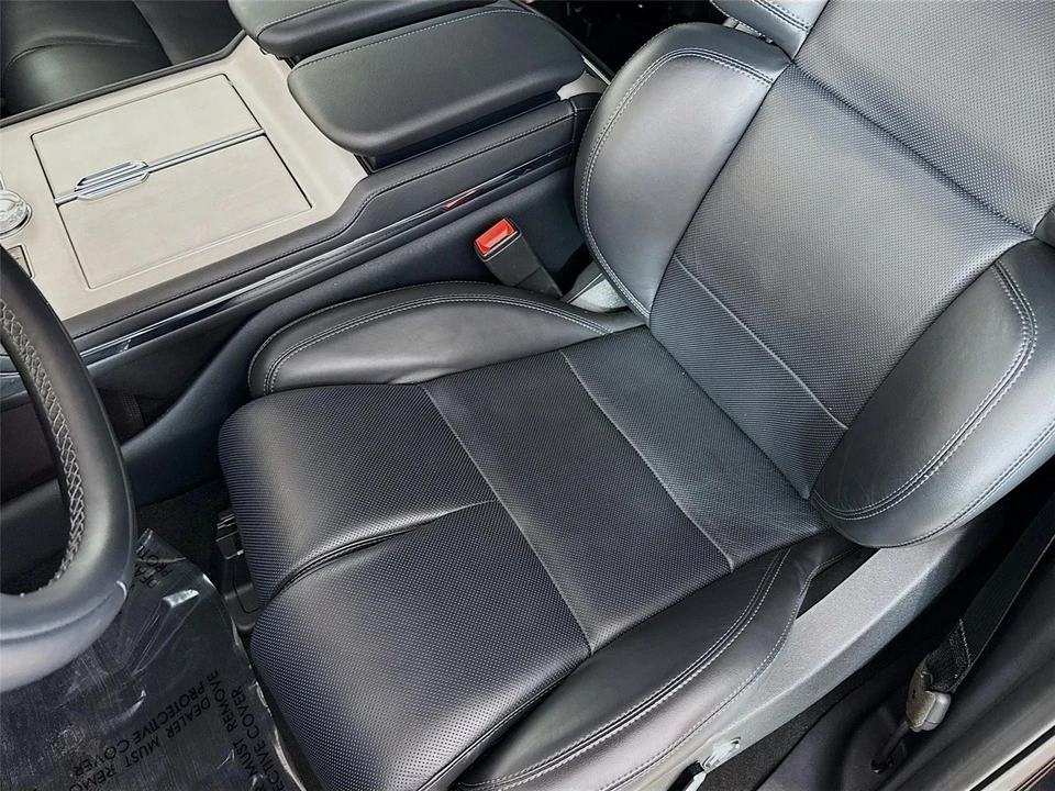 2025 Lincoln Navigator 4th Gen - Image 19 of 21