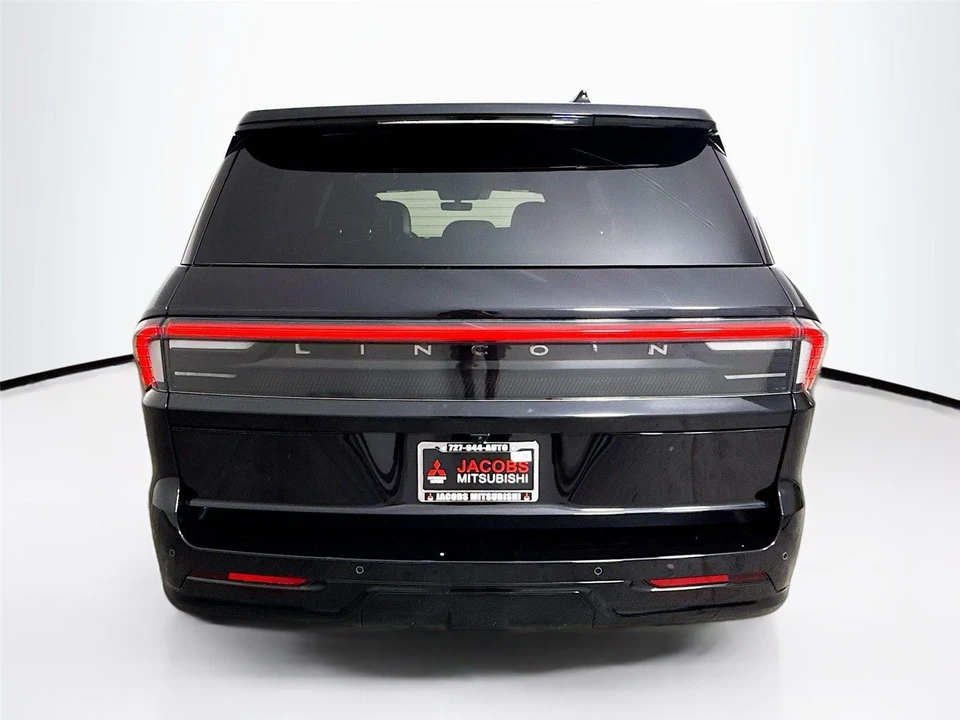 2025 Lincoln Navigator 4th Gen - Image 6 of 21