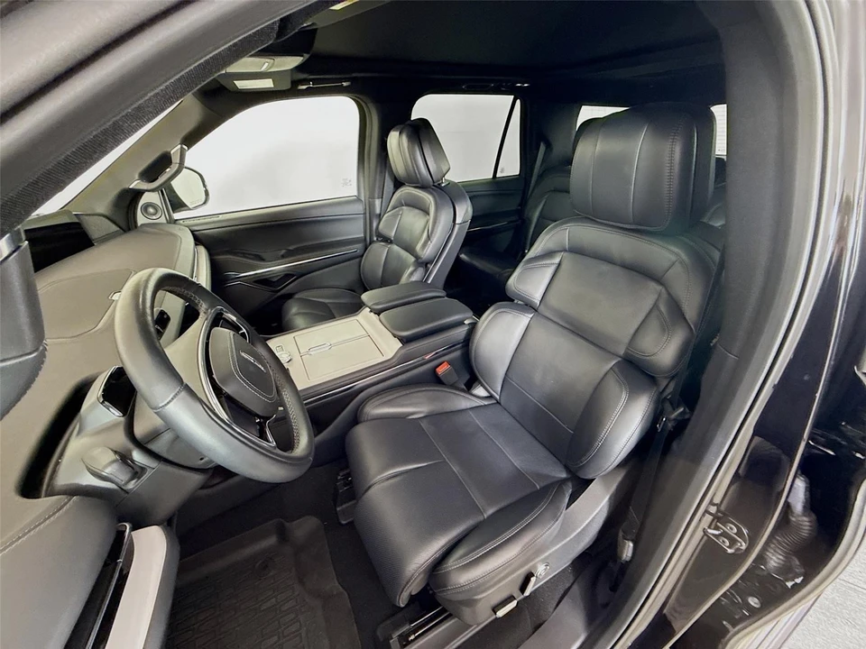 2025 Lincoln Navigator 4th Gen - Image 13 of 15
