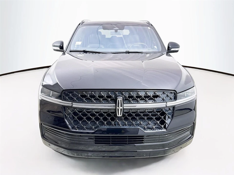 2025 Lincoln Navigator 4th Gen - Image 2 of 21