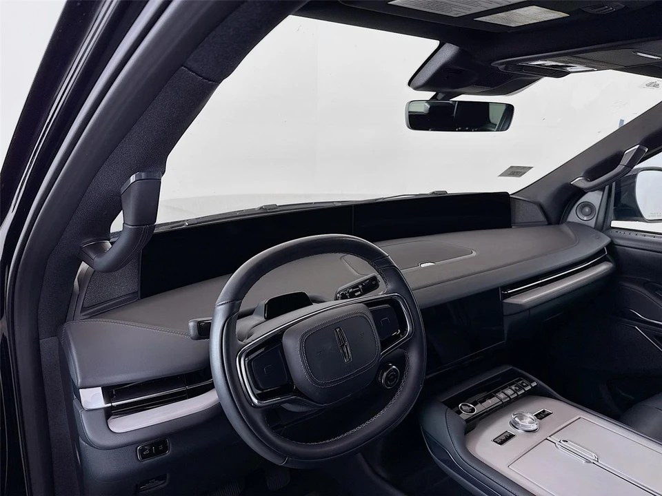 2025 Lincoln Navigator 4th Gen - Image 6 of 15