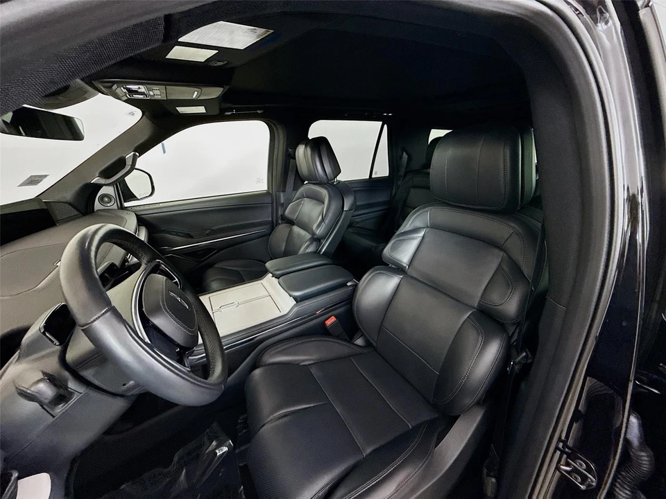 2025 Lincoln Navigator 4th Gen - Image 20 of 21