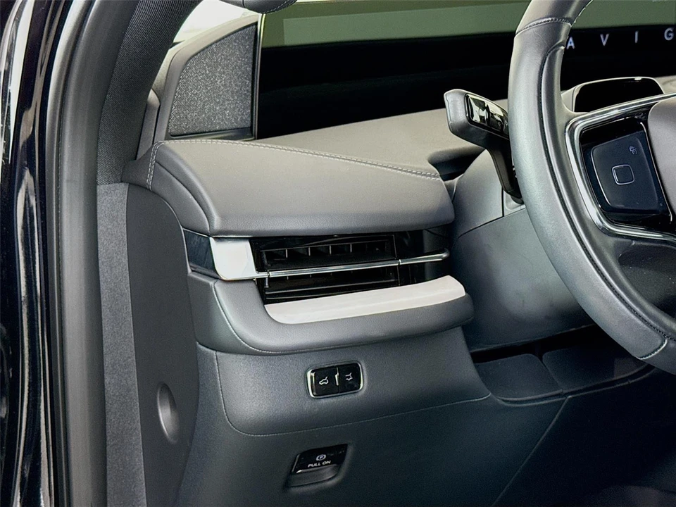 2025 Lincoln Navigator 4th Gen - Image 10 of 21
