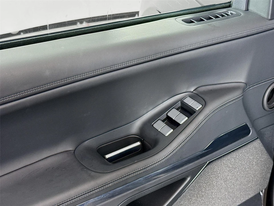 2025 Lincoln Navigator 4th Gen - Image 11 of 15