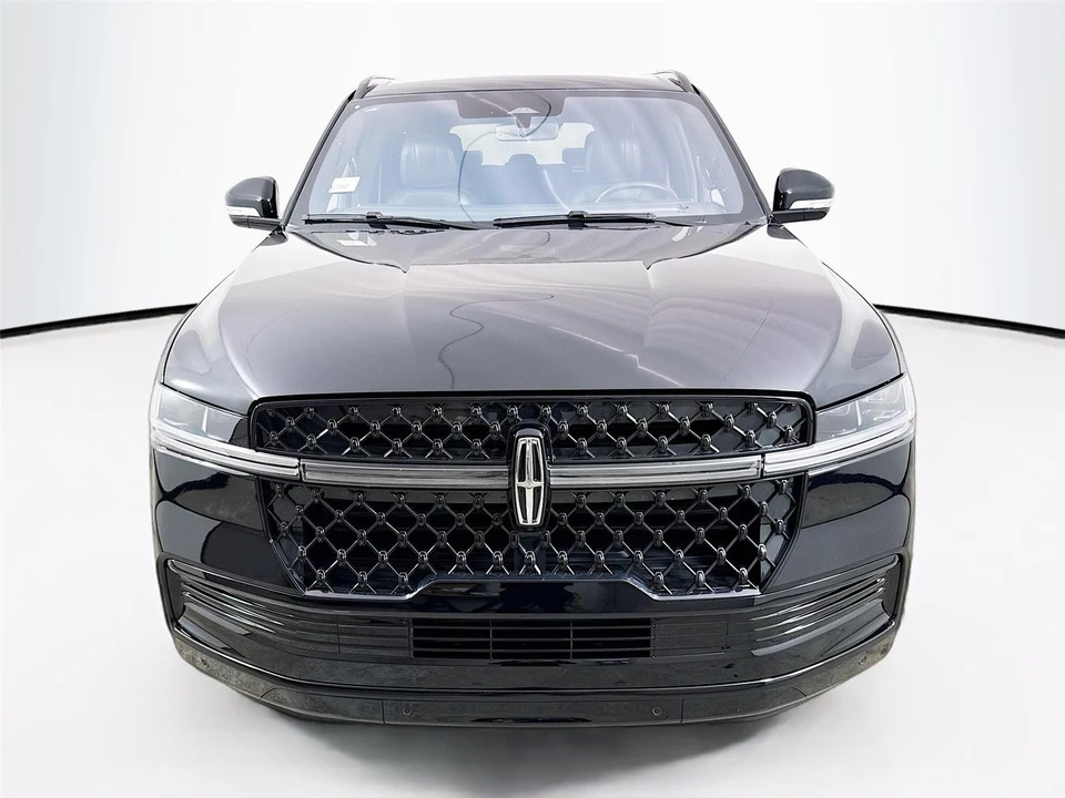 2025 Lincoln Navigator 4th Gen - Image 2 of 15