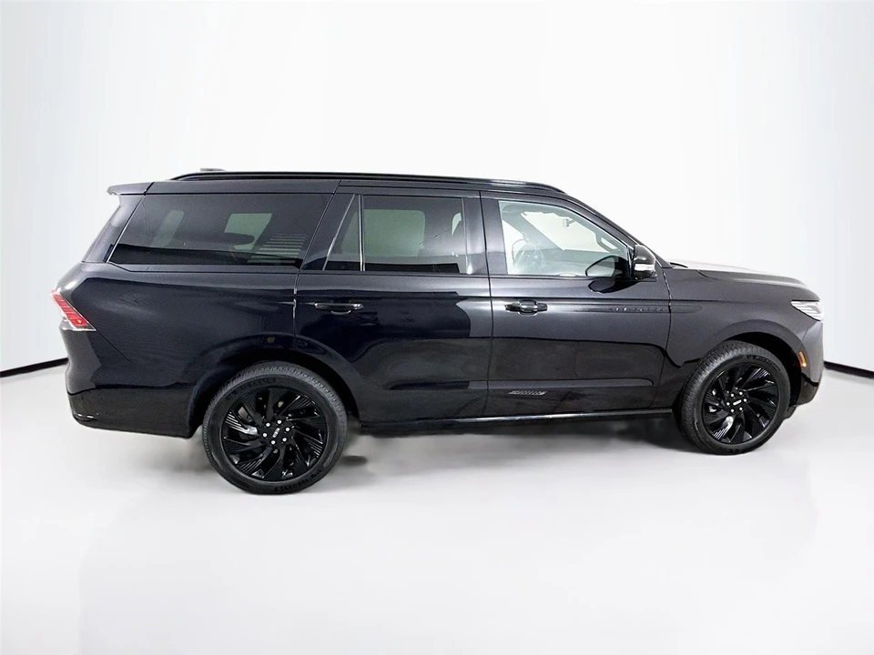 2025 Lincoln Navigator 4th Gen - Image 11 of 21