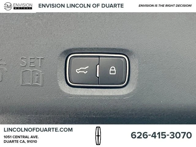 2025 Lincoln Navigator 4th Gen - Image 10 of 12