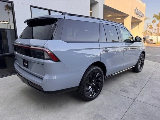 2025 Lincoln Navigator 4th Gen - Image 12 of 12