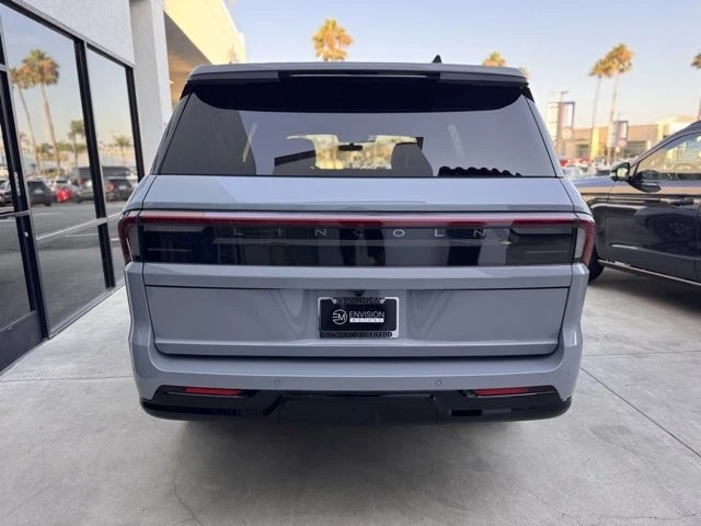 2025 Lincoln Navigator 4th Gen - Image 11 of 12