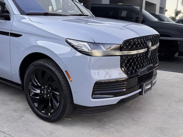 2025 Lincoln Navigator 4th Gen - Image 3 of 12