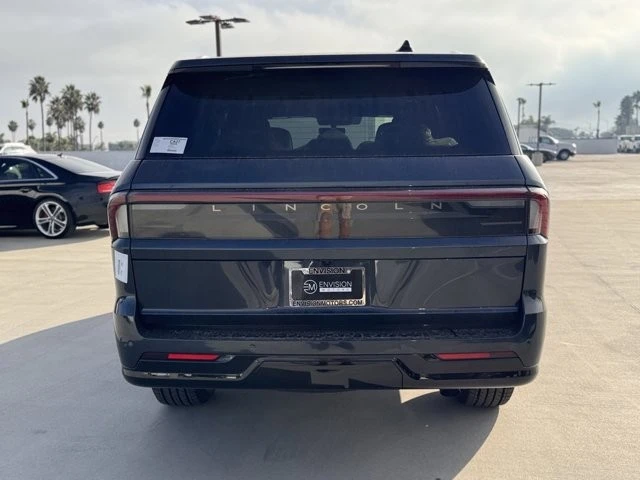 2025 Lincoln Navigator 4th Gen - Image 11 of 12