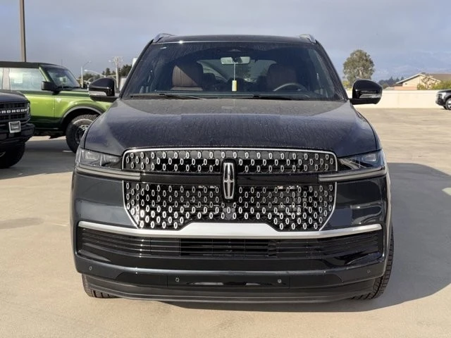 2025 Lincoln Navigator 4th Gen - Image 6 of 12