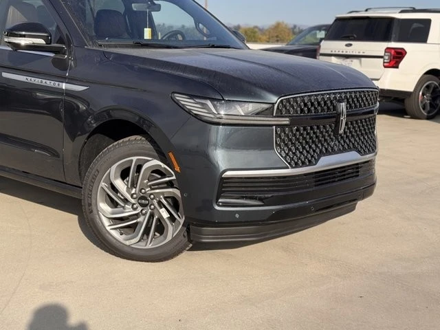 2025 Lincoln Navigator 4th Gen - Image 3 of 12