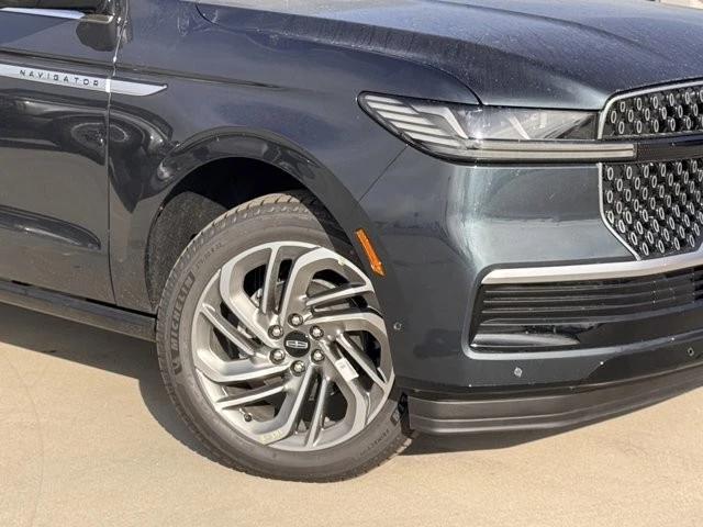 2025 Lincoln Navigator 4th Gen - Image 4 of 12