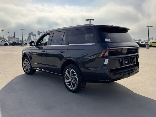 2025 Lincoln Navigator 4th Gen - Image 10 of 12