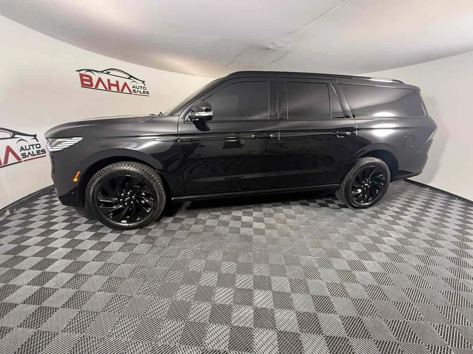 2025 Lincoln Navigator 4th Gen - Image 7 of 31