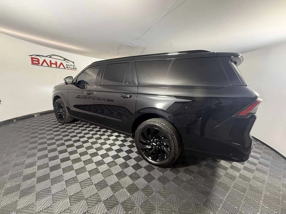 2025 Lincoln Navigator 4th Gen - Image 9 of 31