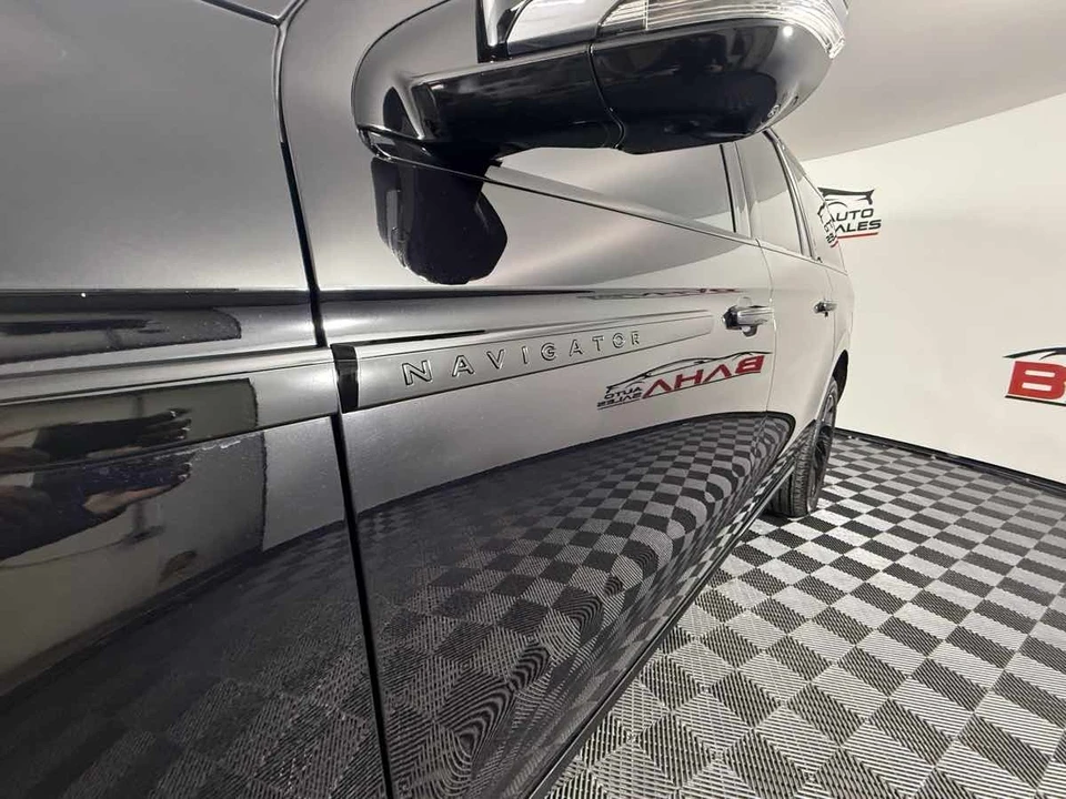 2025 Lincoln Navigator 4th Gen - Image 21 of 31