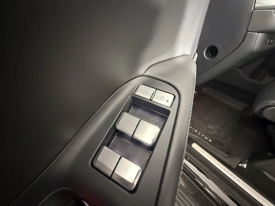 2025 Lincoln Navigator 4th Gen - Image 23 of 31