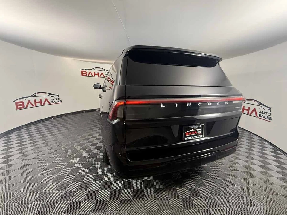 2025 Lincoln Navigator 4th Gen - Image 11 of 31