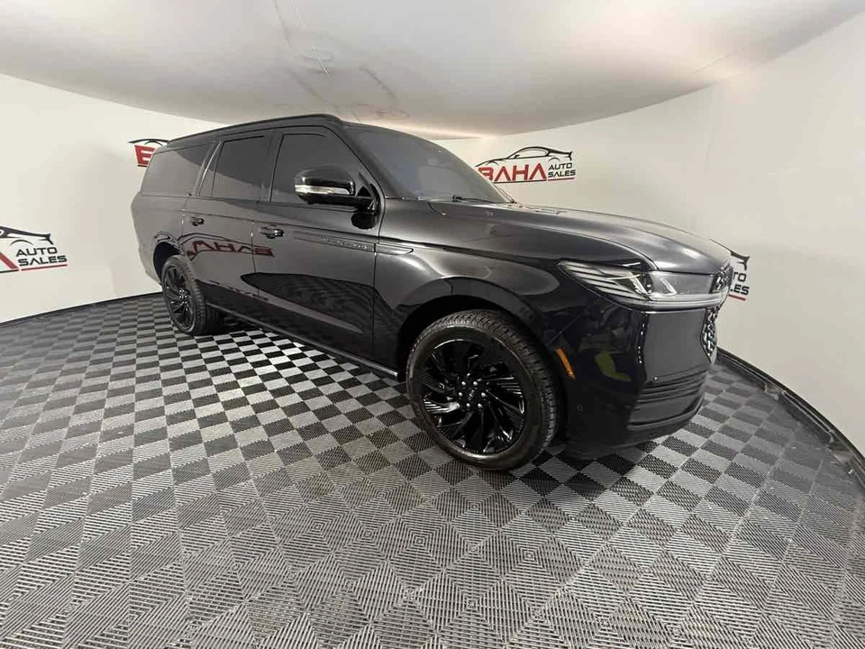 2025 Lincoln Navigator 4th Gen - Image 17 of 31