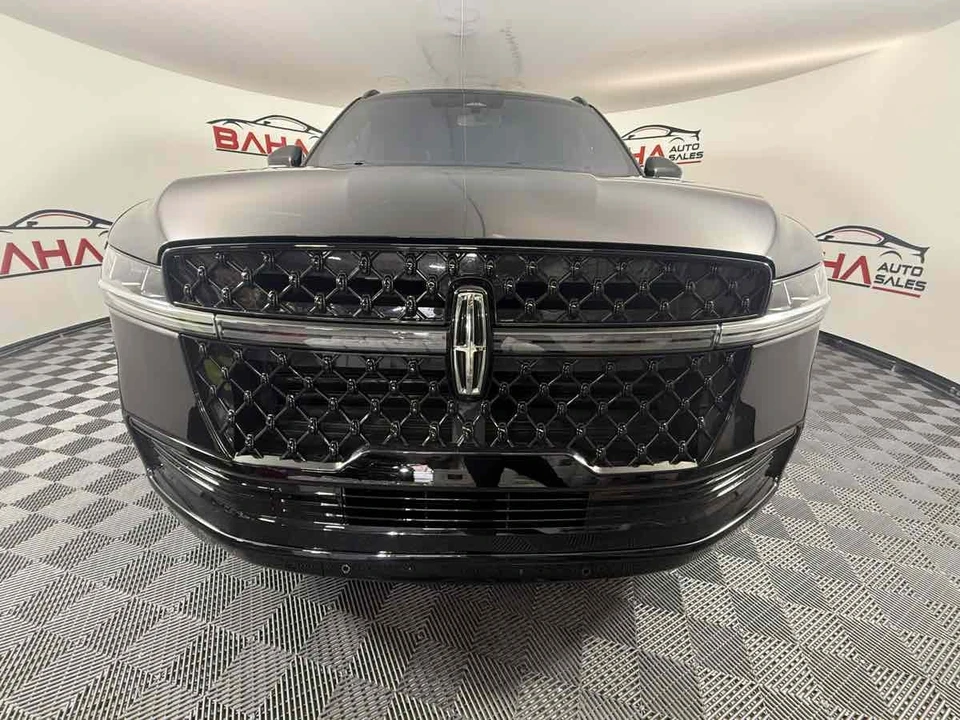 2025 Lincoln Navigator 4th Gen - Image 20 of 31