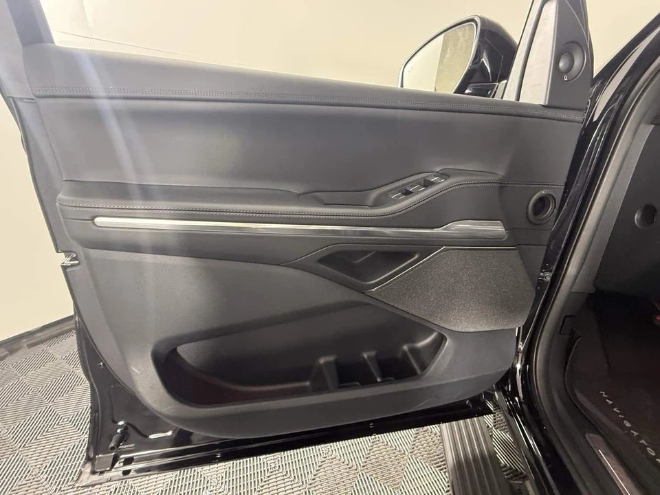 2025 Lincoln Navigator 4th Gen - Image 22 of 31
