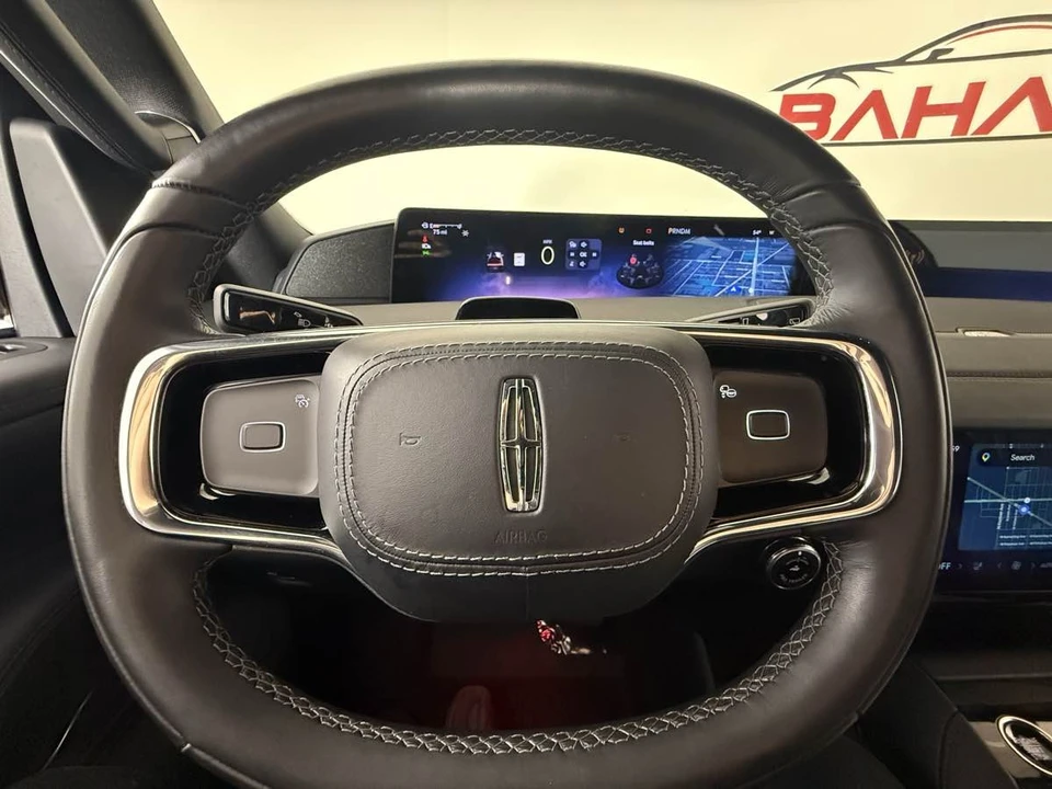 2025 Lincoln Navigator 4th Gen - Image 27 of 31
