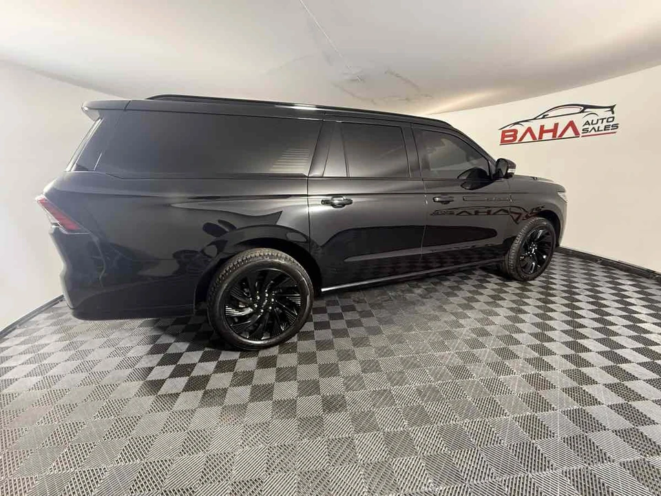2025 Lincoln Navigator 4th Gen - Image 14 of 31