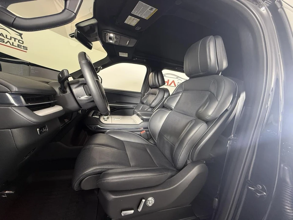 2025 Lincoln Navigator 4th Gen - Image 24 of 31