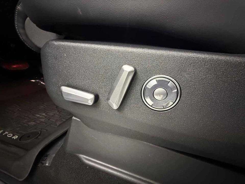 2025 Lincoln Navigator 4th Gen - Image 26 of 31