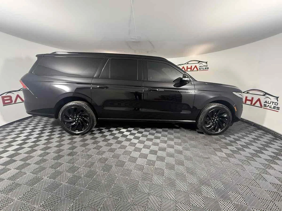 2025 Lincoln Navigator 4th Gen - Image 15 of 31