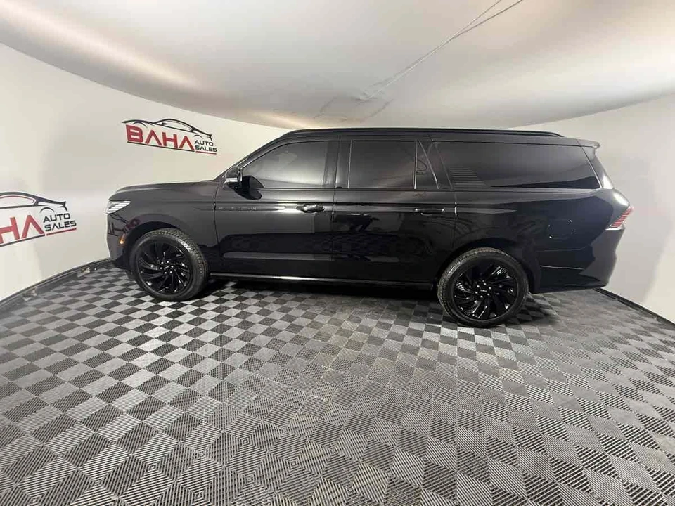 2025 Lincoln Navigator 4th Gen - Image 8 of 31