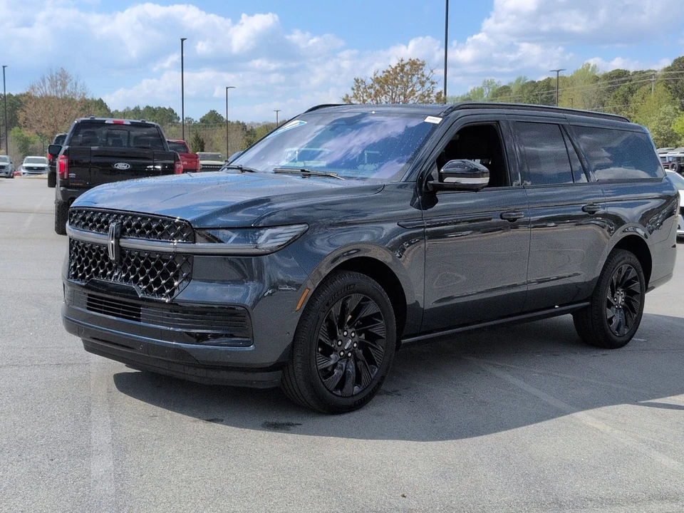 2025 Lincoln Navigator 4th Gen - Image 4 of 21
