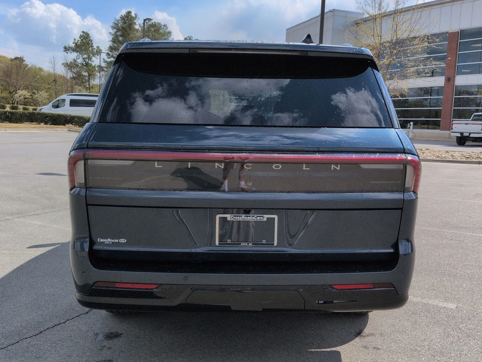2025 Lincoln Navigator 4th Gen - Image 7 of 21
