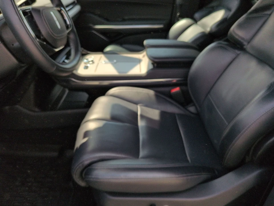 2025 Lincoln Navigator 4th Gen - Image 15 of 21