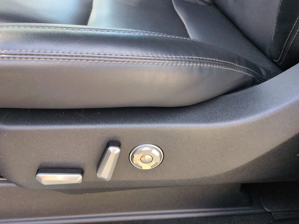 2025 Lincoln Navigator 4th Gen - Image 16 of 21