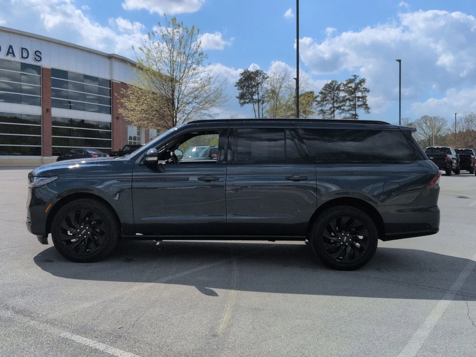 2025 Lincoln Navigator 4th Gen - Image 5 of 21