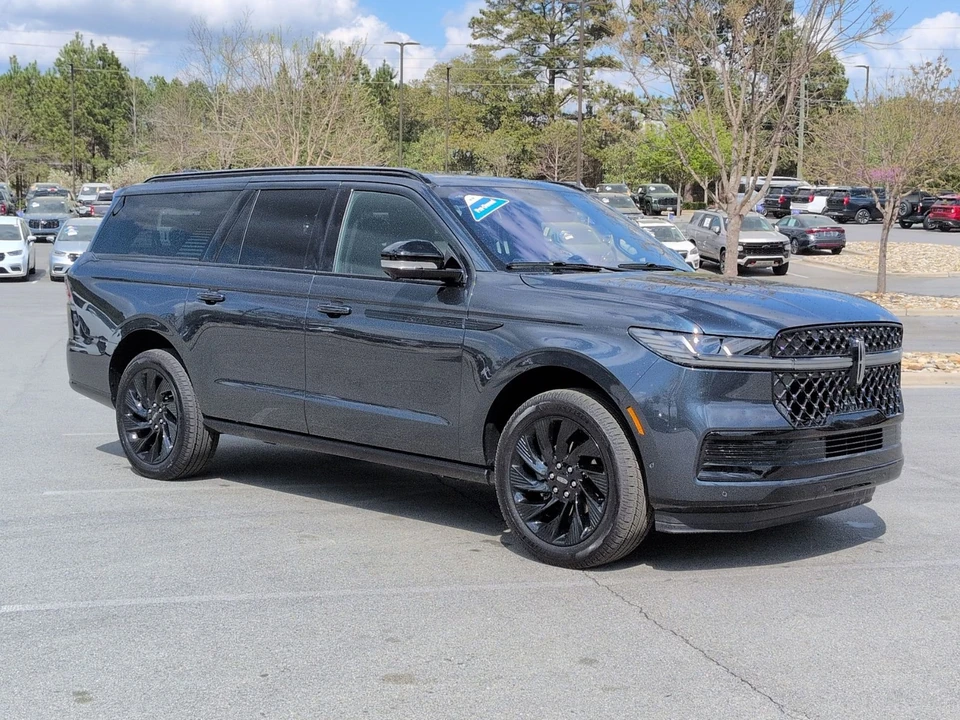 2025 Lincoln Navigator 4th Gen - Image 2 of 21