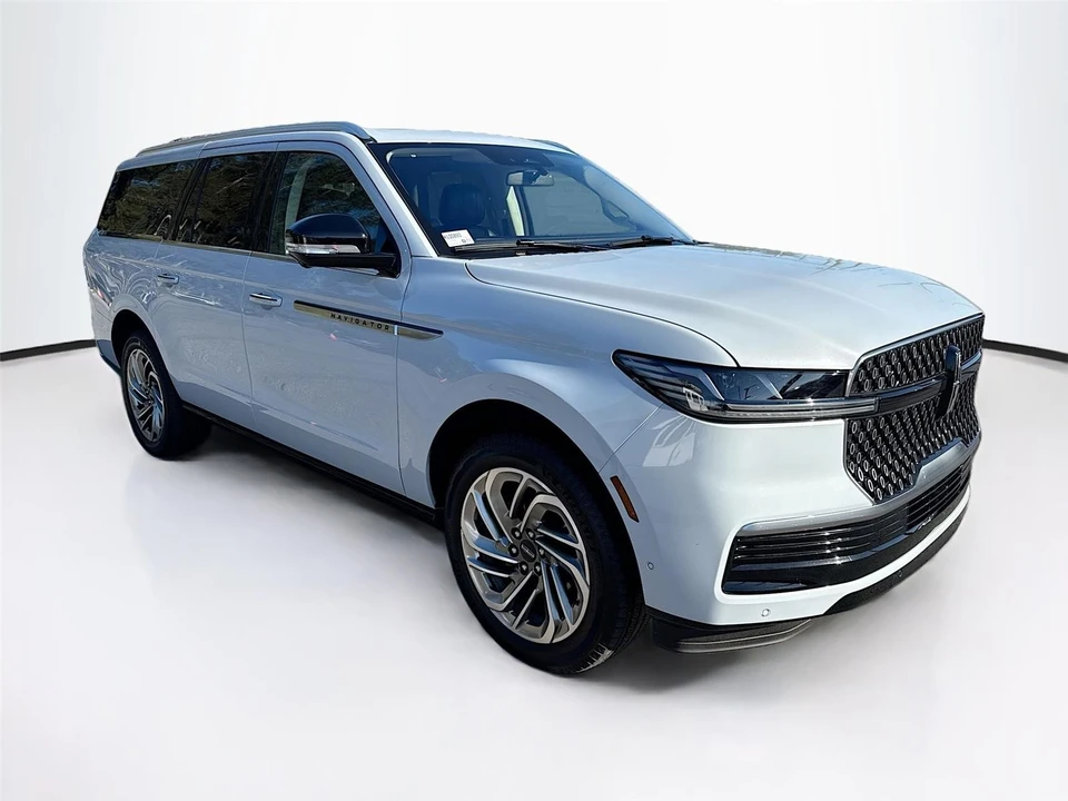 2025 Lincoln Navigator 4th Gen - Image 7 of 17