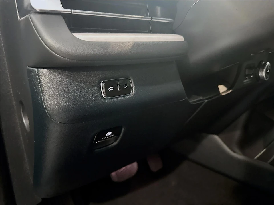 2025 Lincoln Navigator 4th Gen - Image 7 of 31