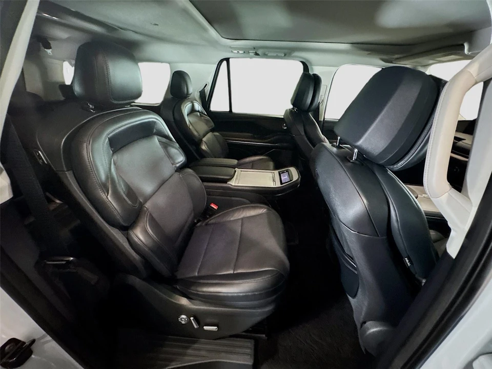 2025 Lincoln Navigator 4th Gen - Image 22 of 31