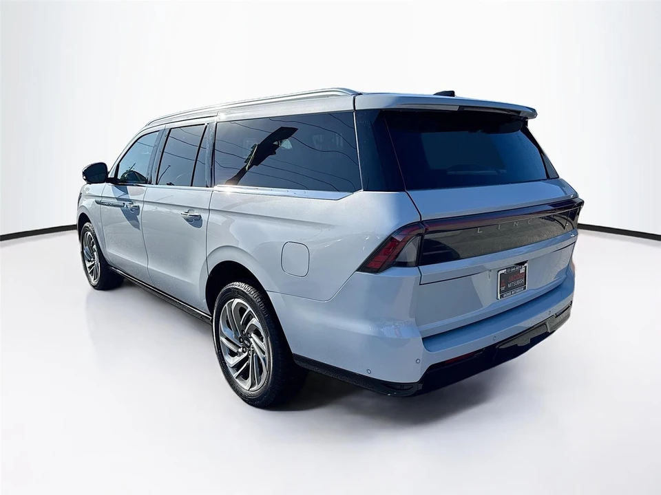 2025 Lincoln Navigator 4th Gen - Image 3 of 17