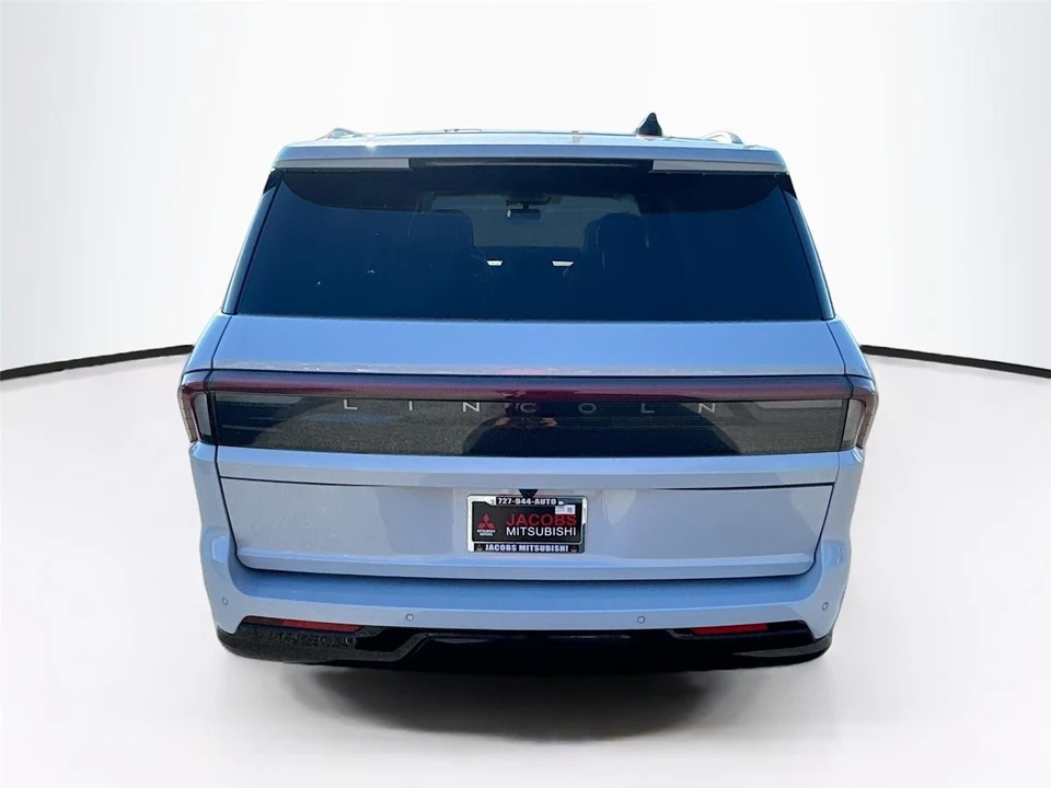 2025 Lincoln Navigator 4th Gen - Image 4 of 17